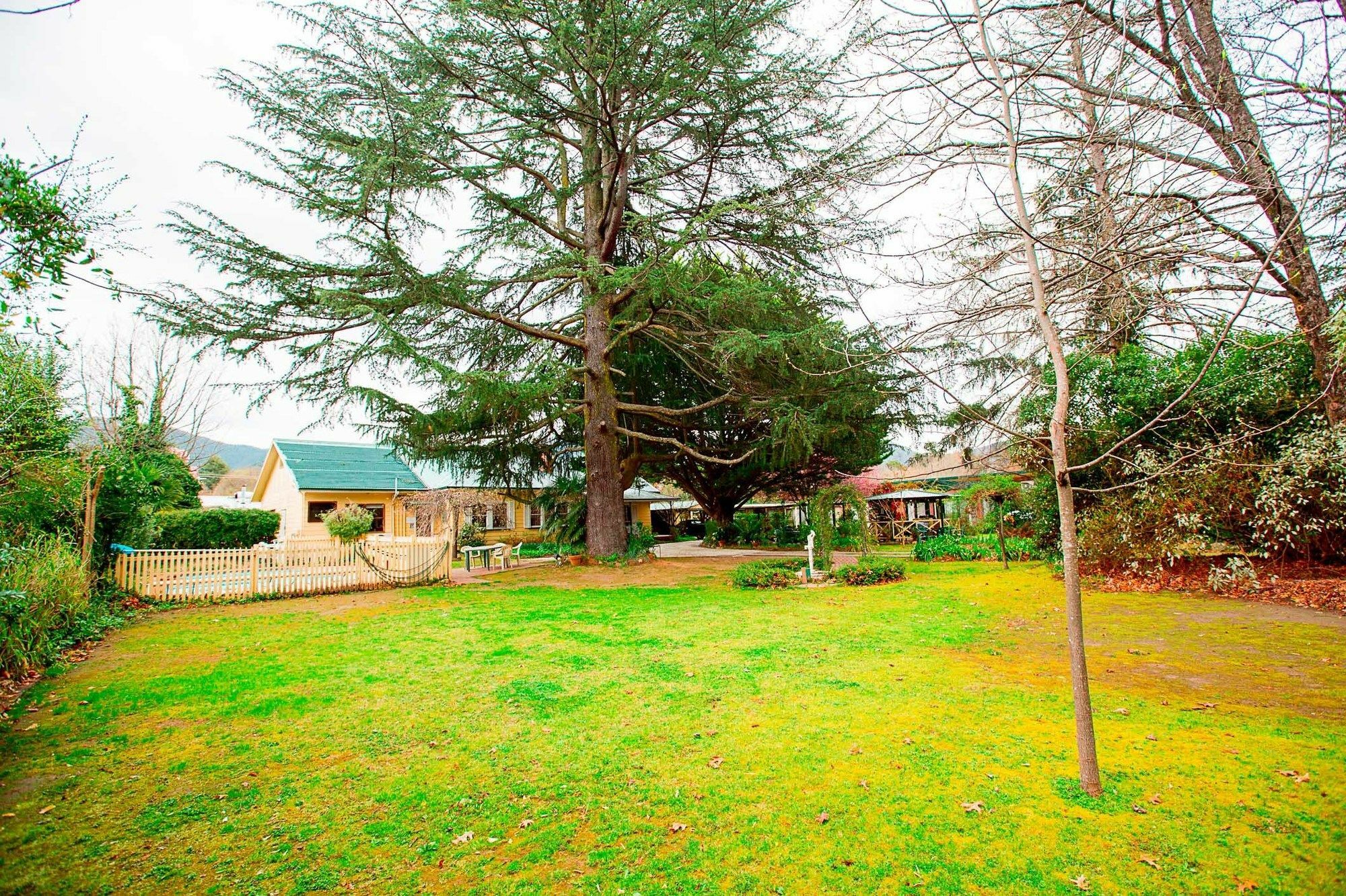 Carawatha Gardens Villa ไบรท์ ภายนอก รูปภาพ